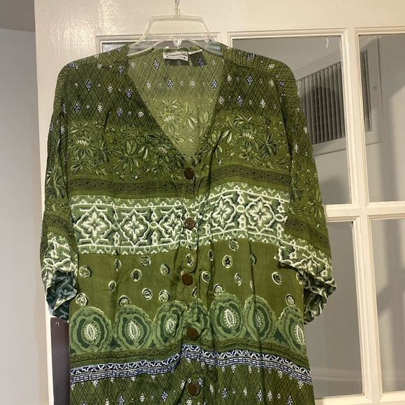 Emeralda Tops - Emeralda size 3X Blouse good condition